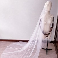 Voile de mariée cathédrale romantique blanc/ivoire W073001 à une couche avec perles et accessoire de tête
