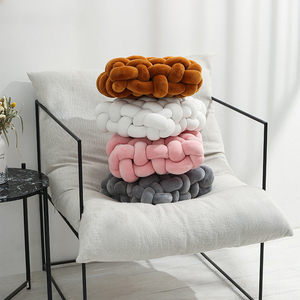 <span class=keywords><strong>Boule</strong></span> de noeud de tube carré Offres Spéciales conceptions créatives en peluche douce coussins de noeud confortables - Product Image 3