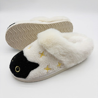 Pantoufles d'intérieur pour femmes en forme de chat noir avec broderie personnalisée, dessus en polaire Sherpa, semelles plates robustes, pantoufles anti-dérapantes