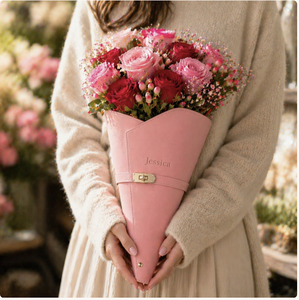 Suporte de Buquê de Couro Personalizado com Gravação, Bolsa Minimalista de Couro PU para Flores, Presente para o Dia das Mães, Bolsa Única para Lembrancinhas de Casamento - Product Image 1