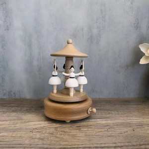 Boîte à musique en bois personnalisée unique pour bébé, jouet rotatif à remonter, pour anniversaire et Noël, vente en gros - Product Image 5