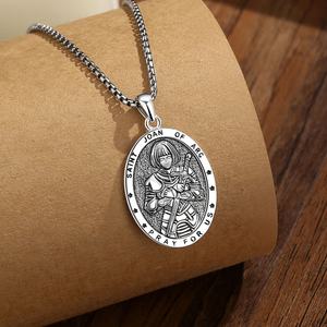 Colgante de Protección de Santa Juana de Arco, Chapado en Plata sobre Cobre, Grabado, Joyería Religiosa Espiritual al por Mayor - Product Image 3