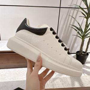 Mr Ms Sneakers décontractées Style populaire Matière en cuir. Chaussures de course de créateur avec lacets antichoc et antidérapants - Product Image 1