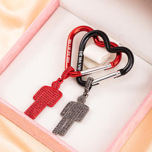 Porte-clés de voiture en alliage de qualité d'usine, zircon brillant, luxe léger, rouge et noir, pendentif Billie Eilish, cadeaux pour femmes - Product Image 1