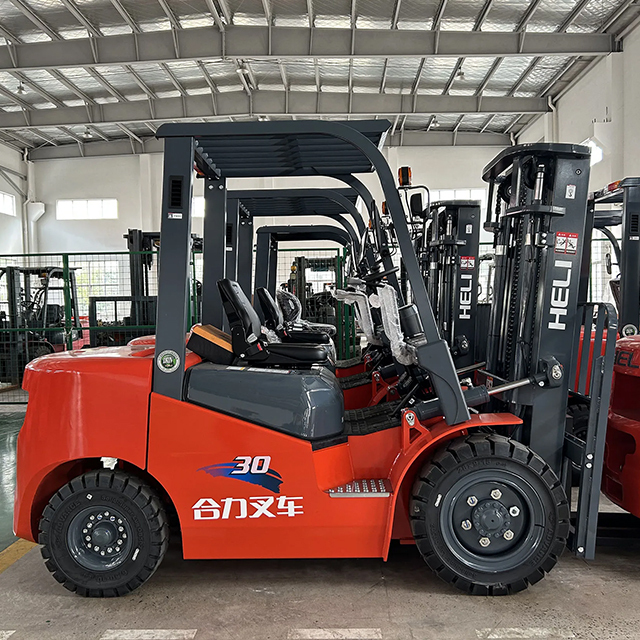 Heavy-Duty Forklifts HE-242