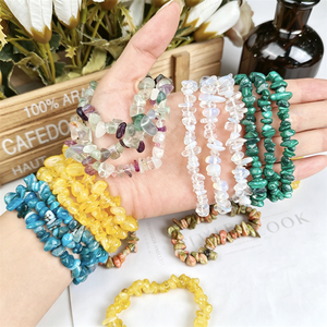 Pulsera de Piedras Naturales Curativas con Virutas de Cristal de Colores al por Mayor para Uso Diario - Product Image 3