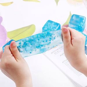 ของเล่นบีบคลายเครียดรูปทรงลูกบาศก์ใส 5 ซม. แบบกล่อง ขายดีที่สุด ของเล่นบีบสโนว์เฟลก ของเล่นสัมผัสแบบสกุชชี่ บรรเทาความวิตกกังวล บีบแล้วคืนตัวช้า - Product Image 2