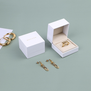Boîtes d'emballage pour bijoux en papier personnalisées avec logo Boyang, petites, pour mariage, fiançailles, boîte à boucles d'oreilles blanche - Product Image 1
