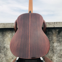 Guitare Flamenco Negra de style Conde, fabriquée à la main, avec table en cèdre rouge massif, dos et éclisses en palissandre indien, finition française.