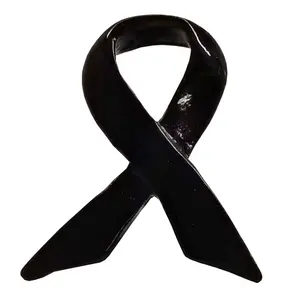 Pin <span class=keywords><strong>de</strong></span> solapa <span class=keywords><strong>de</strong></span> metal con logotipo personalizado al por mayor, diseño pintado en negro y rosa, insignia esmaltada con forma <span class=keywords><strong>de</strong></span> lazo para concienciación sobre el cáncer <span class=keywords><strong>de</strong></span> mama - Product Image 1