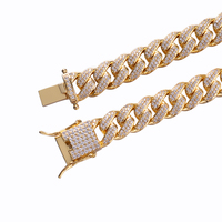 Collier ras de cou en chaîne cubaine en laiton avec pendentif personnalisé pour couples, bijoux personnalisés, lettres initiales brillantes, cadeau