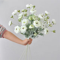 Nouvelle Arrivée Promotion Fleur Artificielle de Renoncule en Soie Faite à la Main à 6 Têtes avec Tige Flocquée Rose Pâle Rose Thé Noël Pâques