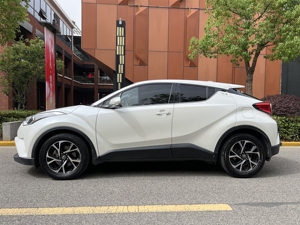 รถยนต์มือสองราคาถูก <span class=keywords><strong>Toyota</strong></span> C-HR <span class=keywords><strong>Hybrid</strong></span> <span class=keywords><strong>Toyota</strong></span> CHR เบนซิน สมรรถนะดี รถ SUV มีรถพร้อมส่ง - Product Image 4