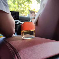 Diffuseur d'air liquide pour voiture en verre avec ornements en peau d'agneau, offre une élimination efficace des odeurs et un parfum durable