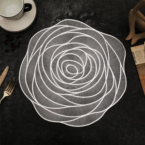 Tapis en PVC en forme de rose mignon pour la salle à manger, l'hôtel, l'isolation des bols et des tasses, pour les foyers et les restaurants - Product Image 1