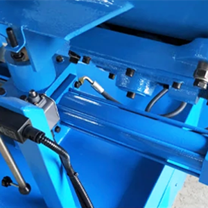 Machine à scier CNC haute performance pour la découpe <span class=keywords><strong>et</strong></span> l'usinage de précision des <span class=keywords><strong>pièces</strong></span> automobiles <span class=keywords><strong>et</strong></span> des matériaux métalliques. - Product Image 6