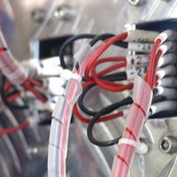 Machine de remplissage, de scellage et d'emballage de jus d'ananas frais en carton aseptique, contrôlée par PLC électrique, haute capacité