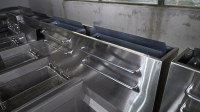 Friteuse à gaz commerciale sur pied OUTE 45L avec deux paniers en acier inoxydable 36KW pour chaînes de restauration rapide et restaurants