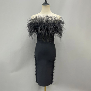 <span class=keywords><strong>Abito</strong></span> da sposa sottile Sexy da sera con <span class=keywords><strong>piume</strong></span> <span class=keywords><strong>di</strong></span> lusso e spalle scoperte - Product Image 1