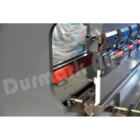 Mesin Tekuk Plat Baja Karbon Hidrolik CNC Servo Otomatis Durmark Aluminium 200T 4000mm WE67K Tersinkronisasi dengan Sistem Kontrol DA41