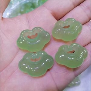 จี้หินชาเลซโดนีธรรมชาติรูปเมฆมงคลและกุญแจมงคล แบบสองด้าน - Product Image 1