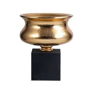 Base nera a forma di urna e centrotavola in vaso dorato per tavolo da matrimonio vaso da sposa in oro