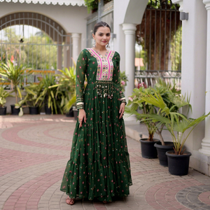 Anarkali verde bordado hasta el suelo para mujer, ropa tradicional india étnica, atuendo para Navaratri - Product Image 1