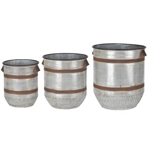 Seau de conception simple de jardinière en métal fabriqué à la main de luxe pour la décoration de la maison Pot de fleur enduit de poudre colorée pour une utilisation au sol de jardin - Product Image 1