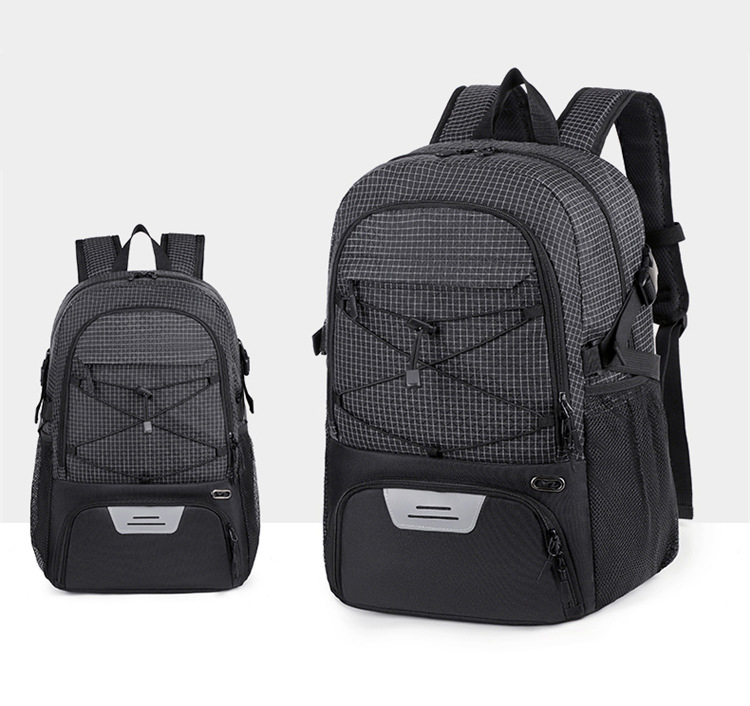 Modelo de nailon en negro.