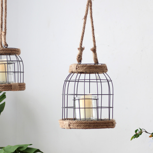 Bougeoir <span class=keywords><strong>en</strong></span> fil de <span class=keywords><strong>fer</strong></span> <span class=keywords><strong>forgé</strong></span> pour cour vintage Cage à bougie suspendue avec corde de chanvre Coupe <span class=keywords><strong>en</strong></span> verre à l'intérieur Bougeoir de style industriel - Product Image 1
