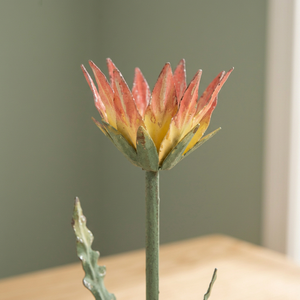 Candelabro de Hierro con Flores Rosas y Amarillas, Tallo Verde, Decoración para el Hogar, Artesanía Metálica Duradera - Product Image 3