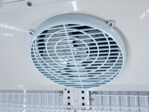 Vitrines réfrigérées de haute qualité à 1, 2, 3 ou 4 portes, avec grand ventilateur et design à ailettes en aluminium - Product Image 3