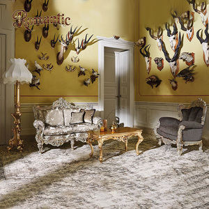 Set di Divani Angolari di Lusso Europei in Legno Massello Intagliato a Mano con Dettagli <span class=keywords><strong>Oro</strong></span> <span class=keywords><strong>e</strong></span> <span class=keywords><strong>Argento</strong></span> per Soggiorno di Villa, Rivestimento in Tessuto <span class=keywords><strong>e</strong></span> Spugna - Product Image 1