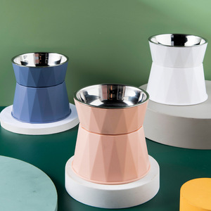 Portable multicolore pieds hauts protection du cou <span class=keywords><strong>bol</strong></span> pour animaux de compagnie détachable <span class=keywords><strong>anti</strong></span>-<span class=keywords><strong>renversement</strong></span> coque en plastique <span class=keywords><strong>bol</strong></span> de nourriture pour chat en acier inoxydable - Product Image 1