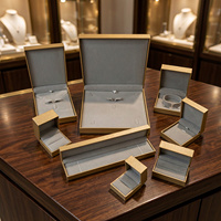 Boîte d'emballage de bijoux en velours avec logo personnalisé, boîte à bagues de luxe, boîte à colliers, boîte à bracelets, vente en gros de bijoux