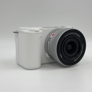 Cámara <span class=keywords><strong>Sony</strong></span> <span class=keywords><strong>ZV</strong></span>-E10 II Usada con Lente de 16-50 mm, Cámara sin Espejo, Cámara Asequible para Creación de Contenido en 4K - Product Image 2