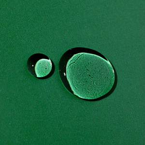 Tónico acuoso Vegano para pieles sensibles y propensas al acné con Centella Asiatica Triple ácido hialurónico sin alcohol - Product Image 6