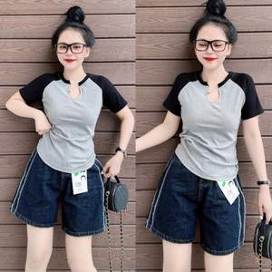 เสื้อยืดแขนสั้นสำหรับผู้หญิงผ้าคอตตอนเพื่อความสวยงามผ้าลินินแฟชั่น100% ออกแบบได้ตามต้องการจากผู้ผลิตในเวียดนาม - Product Image 5