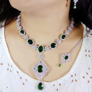 Ensemble de pendentifs en diamant américain faits à la main de qualité supérieure en pierre CZ plaquée or pour les mariages - Product Image 1