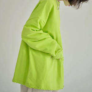 T-shirt ample surdimensionné néon à manches longues pour femmes avec ourlet brut et détails déchirés pour femmes - Product Image 2