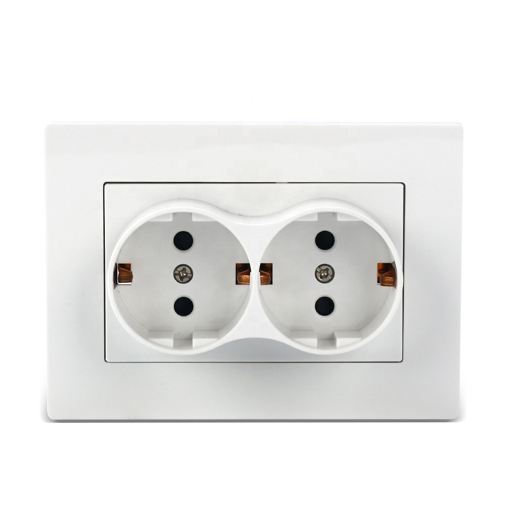 Presa Elettrica Stagna 2 Posti Con Coperchio - 2x2P+T Tipo Francese, IP44, Bianco - Per Esterni E Bagno - 2