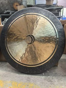 Gong Chao de Bronce B20 de 80 cm, Hecho a Mano, con Patrón de Rayos Lunares, para Sanación Sonora - Product Image 4