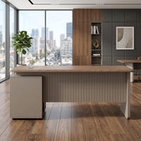 Bureau d'ordinateur simple et moderne pour employé, poste de travail, mobilier de bureau pour usage professionnel