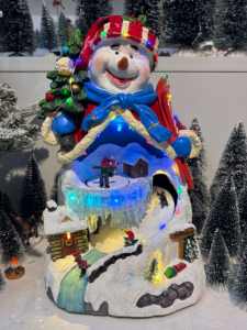 Village de Noël animé multifonctionnel fait à <span class=keywords><strong>la</strong></span> main patineurs rotatifs Ski enfants grand village de Noël de bonhomme de neige pour l'usine de vente en gros - Product Image 5