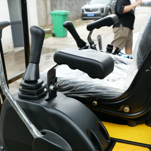 Livraison gratuite Mini pelle 1.5T avec chenilles en caoutchouc pour moteur Kubota en option adaptées à diverses occasions et à une cabine configurable - Product Image 5