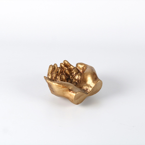 Wholesale Vintage Jewelry Trays Creative Resin Crafts Open Hand Sculptures Hand-Shaped Bowls Ashtrays Home Decorations