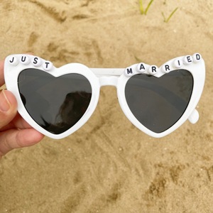 Lunettes de soleil pour la future <span class=keywords><strong>mariée</strong></span> en forme de cœur pour enterrement de vie de jeune fille, cadeaux, faveurs de fête, accessoires photo, fournitures pour le jour du mariage - Product Image 3