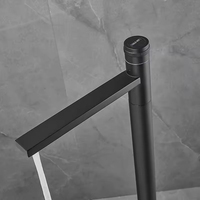 Keran Bak Mandi Mewah Model Berdiri Bebas, Set Keran Mixer Mandi & Shower dengan Semprotan Genggam untuk Proyek Villa & Hotel
