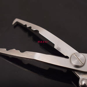 Pince de pêche BoYuan en acier inoxydable, outil durable pour retirer les hameçons et accessoires pour leurres de pêche - Product Image 1