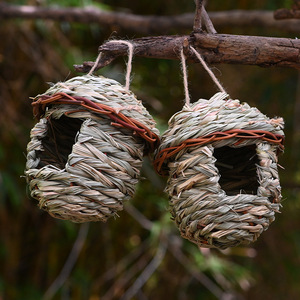 Nid d'oiseau en paille tressée fait main, rond, taille moyenne, écologique, pour la décoration extérieure des jardins et des espaces pour oiseaux - Product Image 4